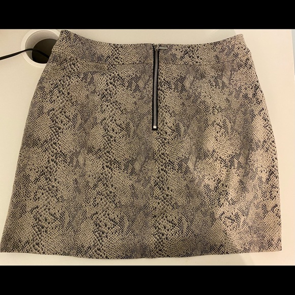 Bar III snakeskin skirt - Picture 2 of 4